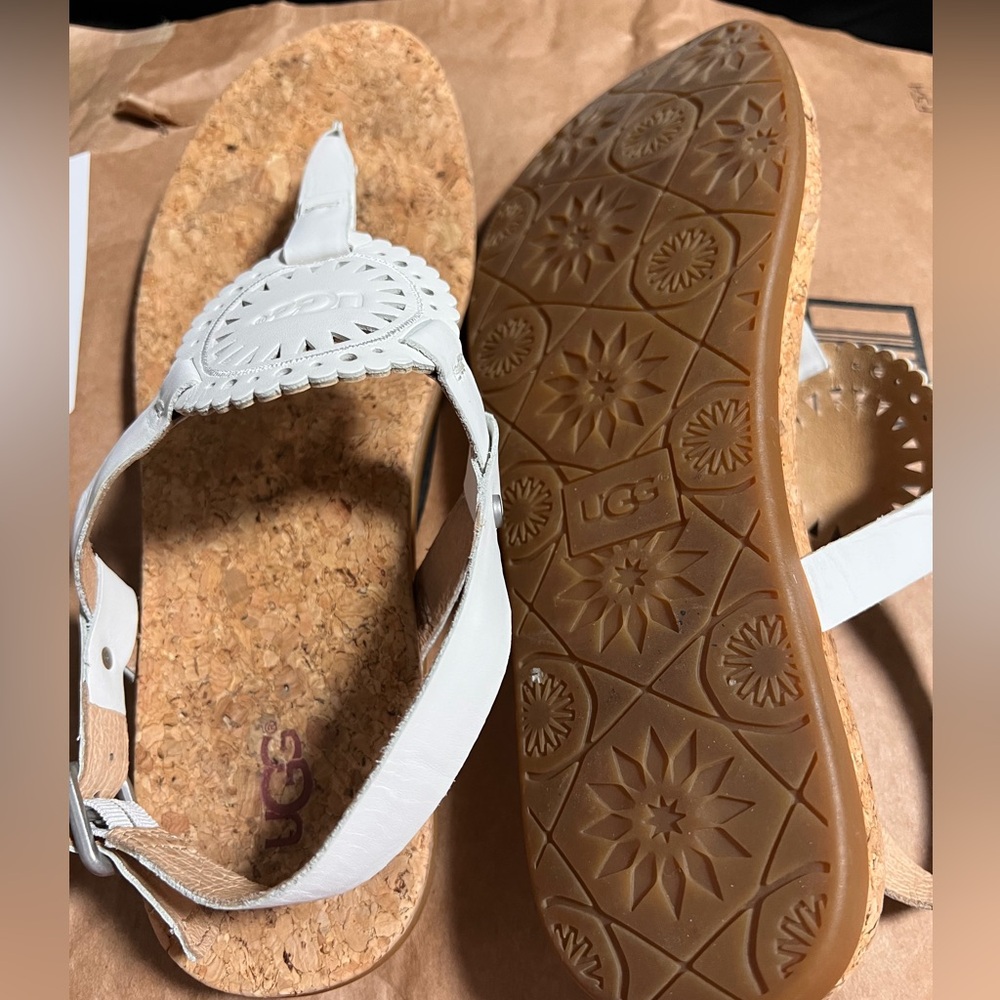 UGG Ayden II women's sandal in white leather with a cork insole. - Picture 4 of 4
